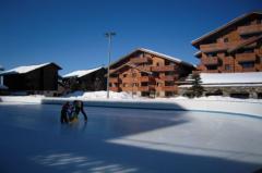 Appt. Les Fermes du Soleil, 8 - (fr)The ice rink in front of the apartment