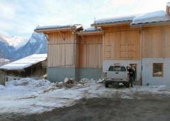 Land les Bollus - (fr)The building would be attached to the left of the pickup