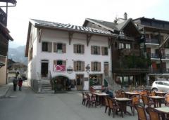 Apartment Centre Ville - (fr)Apartment on the first floor, with entrance on the left.