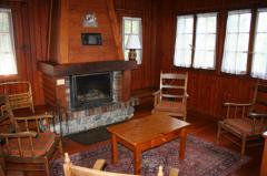 Chalet Capricorne - Le salon et la cheminée