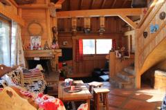 Chalet Frison - Le salon et la cheminée