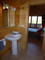 Chalet Virage - Chambre 1 avec sa salle de bains