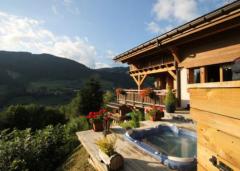 Chalet Chocolat - (fr)Outside the chalet