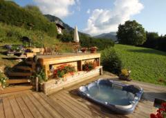 Chalet Chocolat - (fr)The jacuzzi and terrace