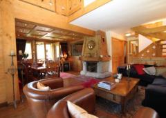 Chalet Chocolat - (fr)The living room and fireplace