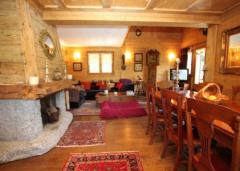 Chalet Chocolat - (fr)Granite fireplace and dining area