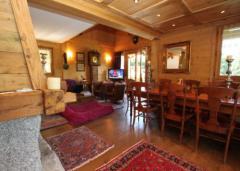 Chalet Chocolat - (fr)The living room and dining area