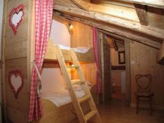 Chalet Clos du Lou - (fr)A second floor bedroom
