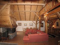 Chalet Clos du Lou - (fr)Living room and galleried mezzanine