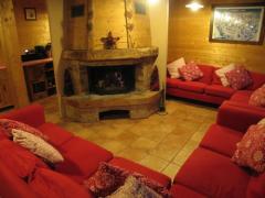 Chalet Boucherie - (fr)Sitting area with open fire