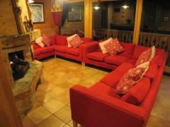 Chalet Boucherie - (fr)Sitting area with open fire