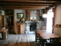 Ferme de Fifine - (fr)Dining room with open fireplace
