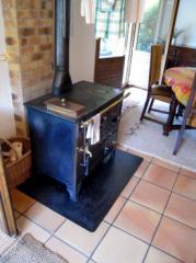 Chalet Frevuard - (fr)Range-style log burner in the living room