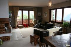 Appt. Le Grand Roc, #2 - (fr)The living room and doors to balcony