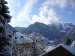 Chalet Iris - (fr)The view in winter