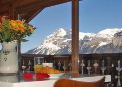 The Lookout Chalet - (fr)The view from the dining room table