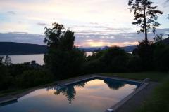 Maison de Morat - La piscine et la vue au crépuscule