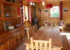 Chalet Monticello - (fr)The dining area with log burner