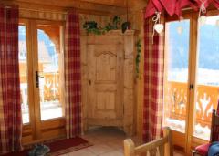 Chalet Monticello - (fr)Doors to the balcony from the dining area