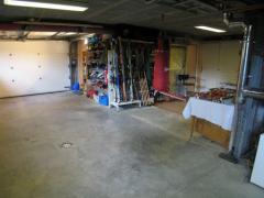Chalet Plein Sud - (fr)The spacious garage