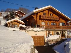 Chalet Terre et Ciel - (fr)The separate double garage is visible here