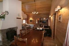 Chalet Tounet - Le coin repas et cheminée
