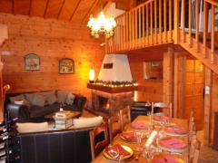Chalet Lac de Vonnes - (fr)The living room showing the fireplace