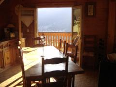 Chalet Lac de Vonnes - (fr)The dining area opening on to the balcony